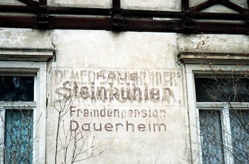 Dresden-Weißer Hirsch, Küntzelmannstr. 7, 18.2.1996 (2).jpg - Haus Steinkühler - Fremdenpension, Dauerheim / darunter: Dr. med. Steinkühler's Sanatorium.